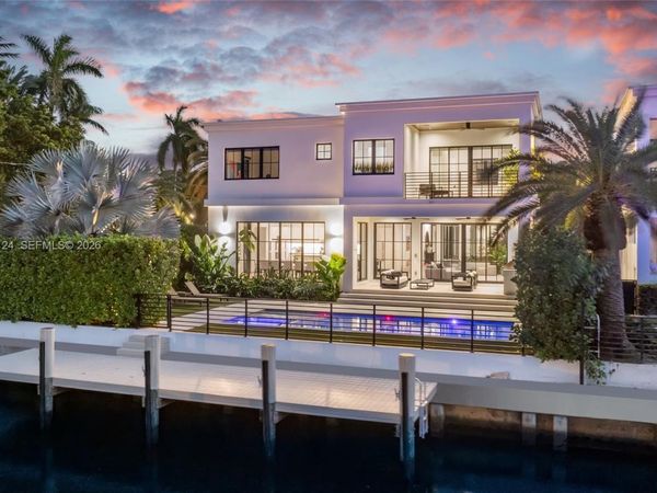 895 NE 76th St, Miami, FL 33138