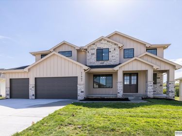 21907 Parkview Drive, Gretna, NE 68028
