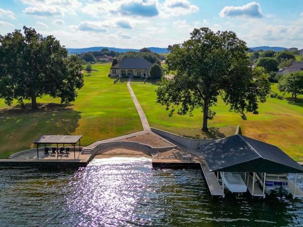 1621 Legends PKWY, Kingsland, TX 78639