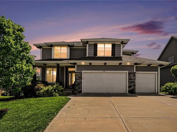 928 N Stonecrest Road, Olathe, KS 66061