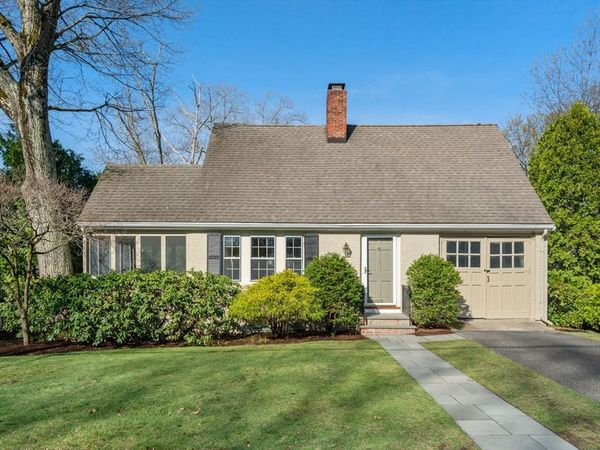39 Hickory Cliff Rd, Newton, MA 02464