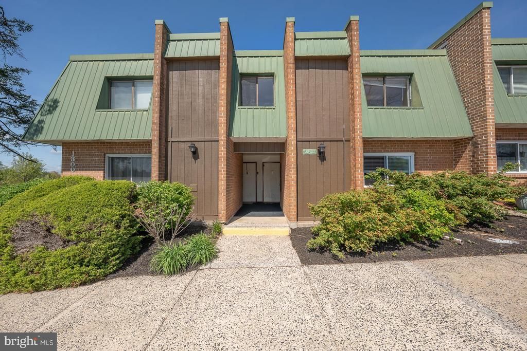 1310 MEADOWVIEW LANE, MONT CLARE, PA 19453