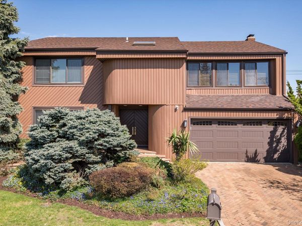 25 Princeton Drive , Syosset, NY 11791