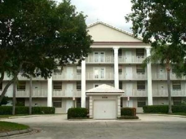 3635 Whitehall Drive, Unit 305, West Palm Beach, FL 33401