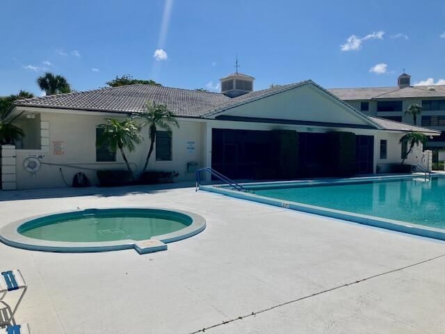 3635 Whitehall Drive, Unit 305, West Palm Beach, FL 33401 Photo