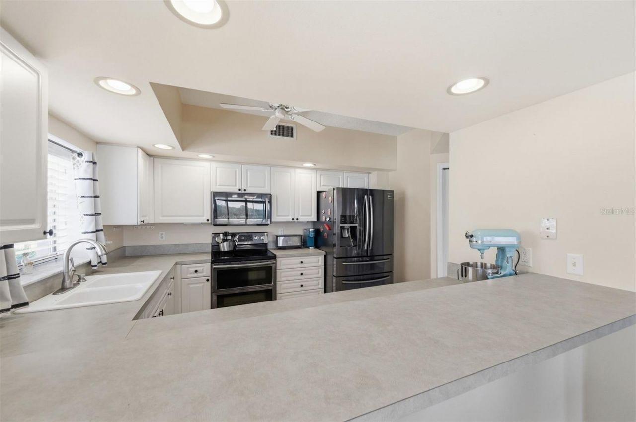 1200 Country Club Drive, Unit 1206, Largo, FL 33771 Photo