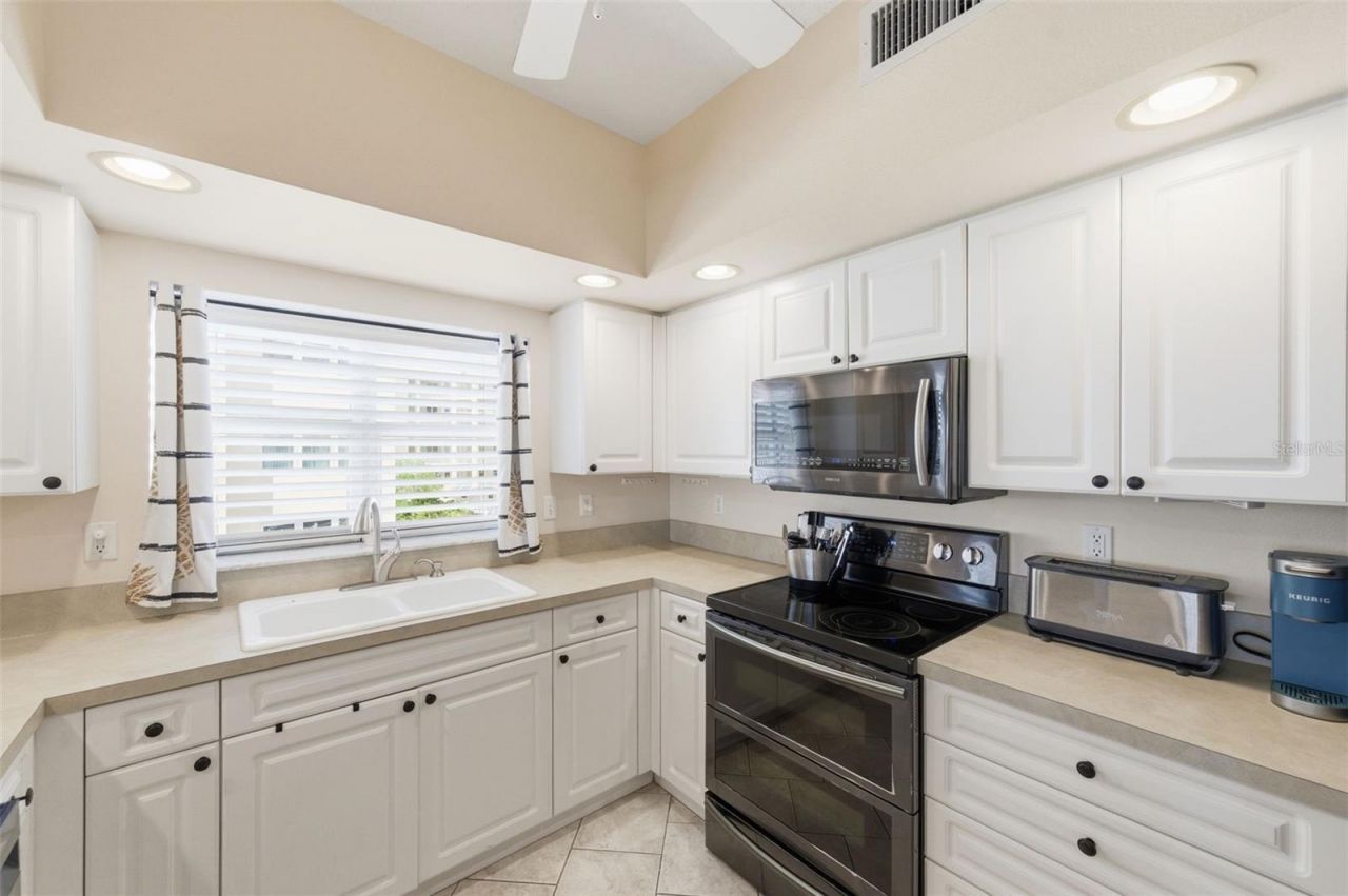 1200 Country Club Drive, Unit 1206, Largo, FL 33771 Photo