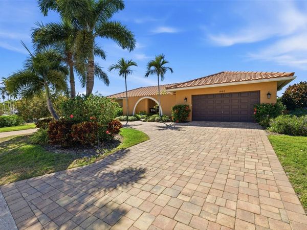 1997 HAWAII AVENUE NE, ST PETERSBURG, FL 33703