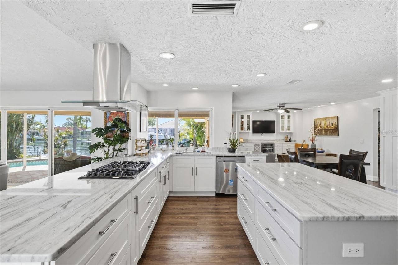 1997 Hawaii Avenue Ne, Saint Petersburg, FL 33703 Photo