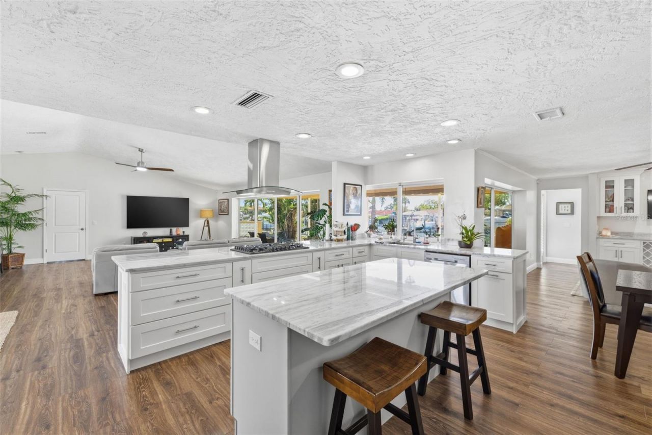 1997 Hawaii Avenue Ne, Saint Petersburg, FL 33703 Photo
