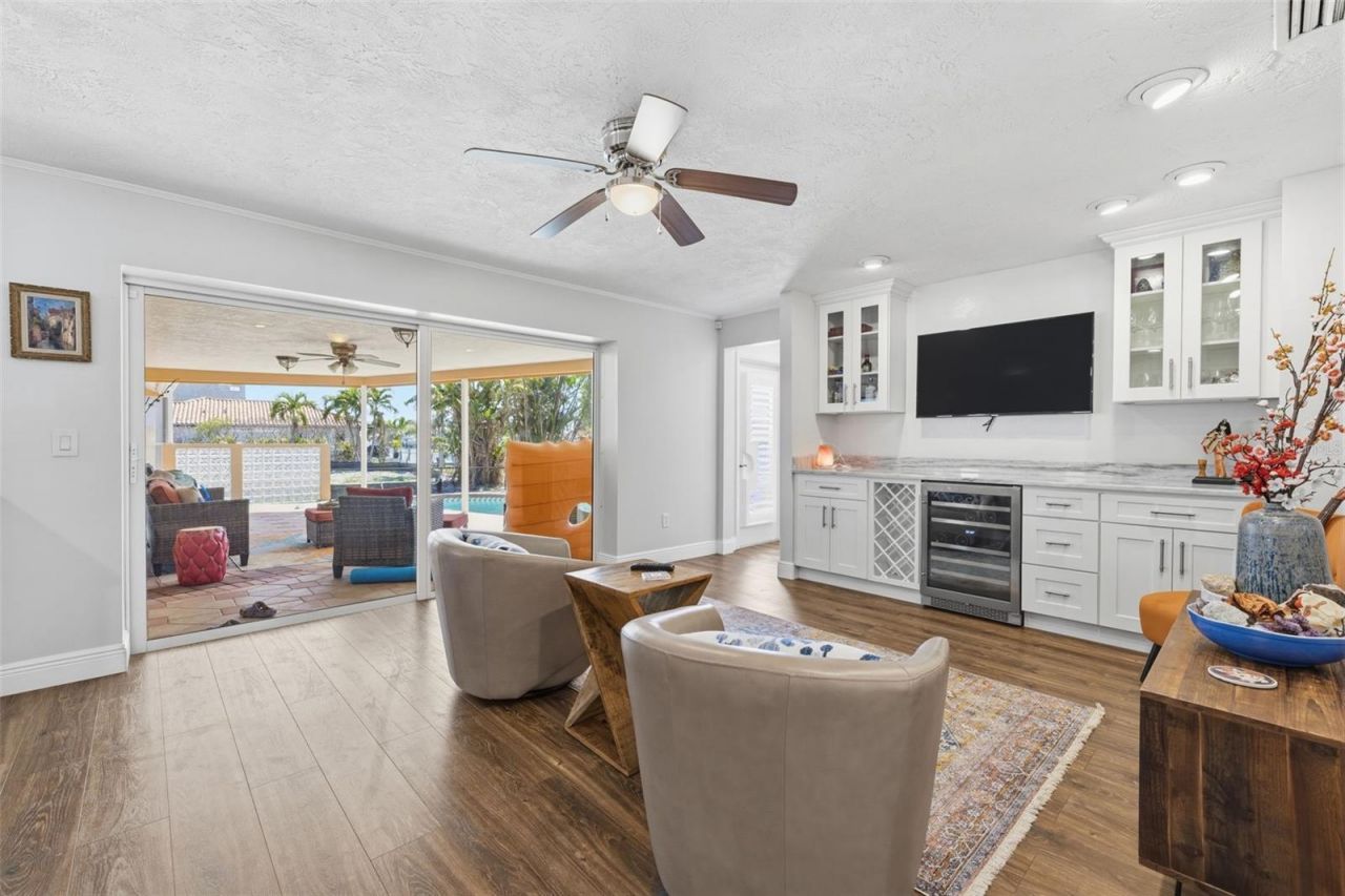 1997 Hawaii Avenue Ne, Saint Petersburg, FL 33703 Photo