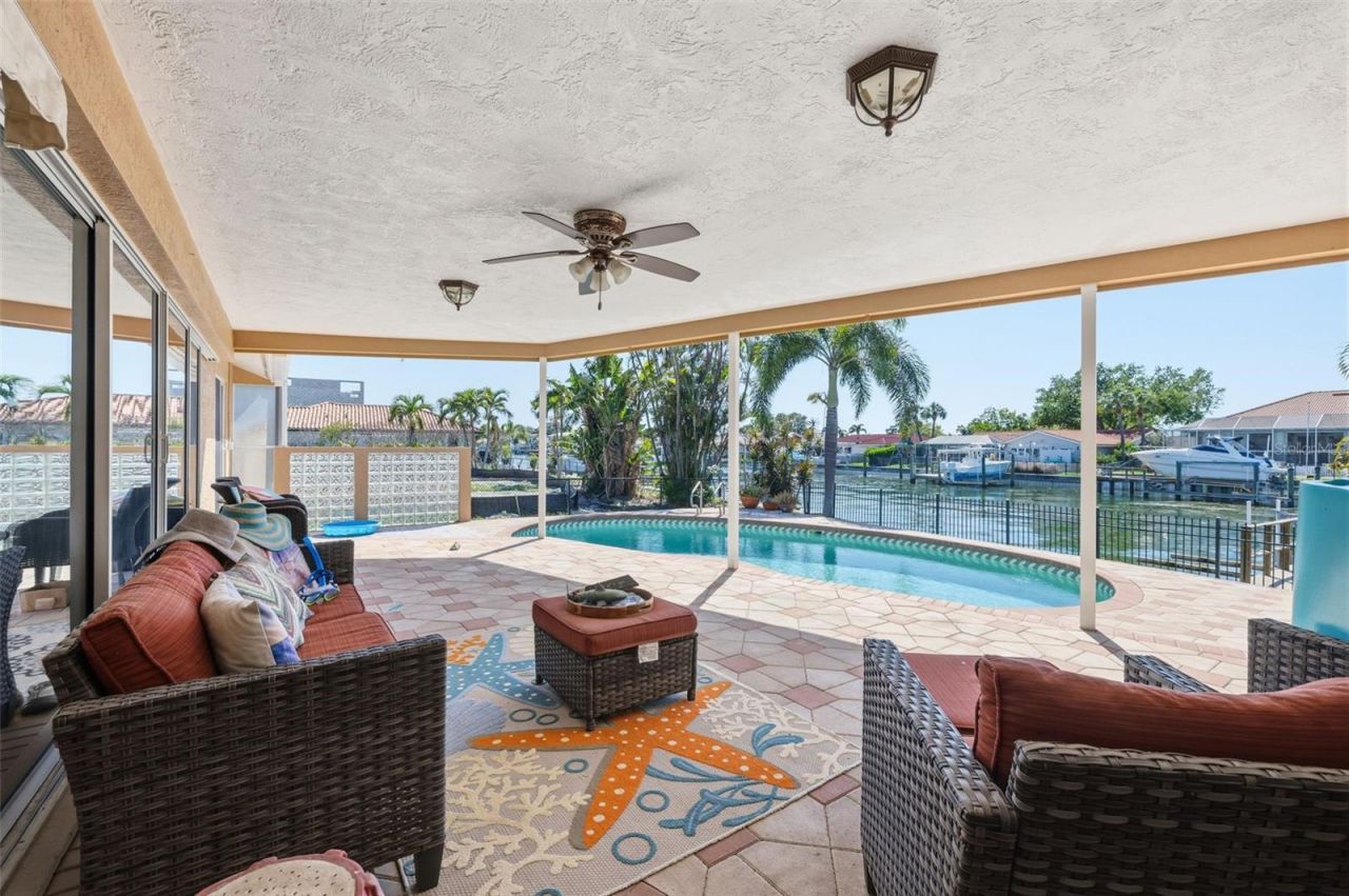 1997 Hawaii Avenue Ne, Saint Petersburg, FL 33703 Photo