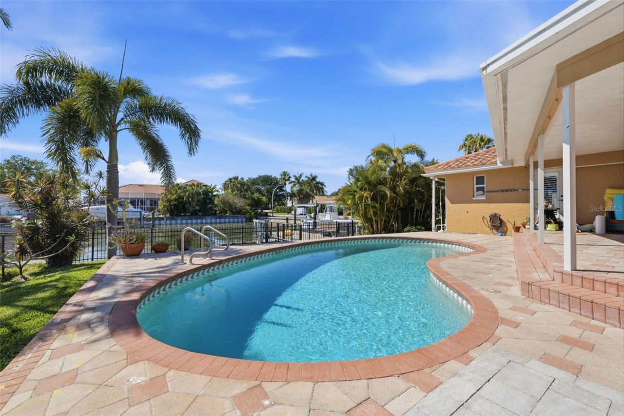 1997 Hawaii Avenue Ne, Saint Petersburg, FL 33703 Photo