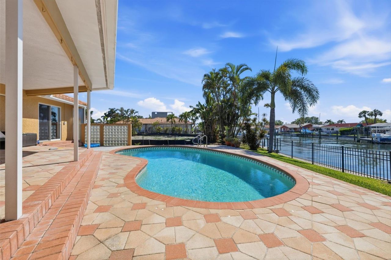 1997 Hawaii Avenue Ne, Saint Petersburg, FL 33703 Photo