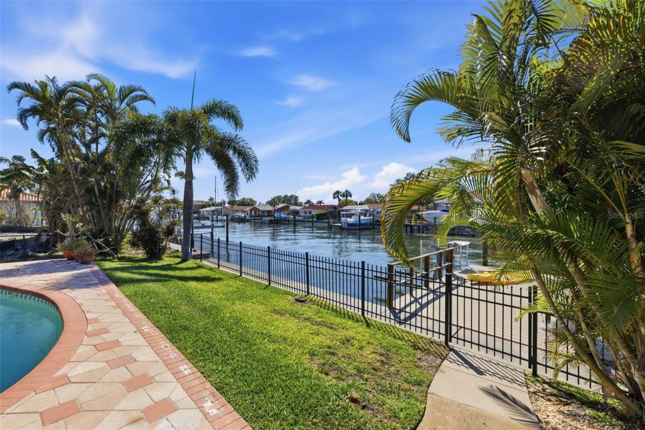 1997 Hawaii Avenue Ne, Saint Petersburg, FL 33703 Photo
