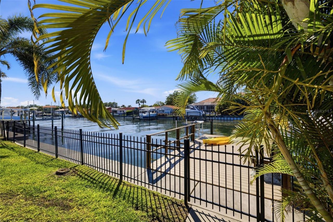 1997 Hawaii Avenue Ne, Saint Petersburg, FL 33703 Photo