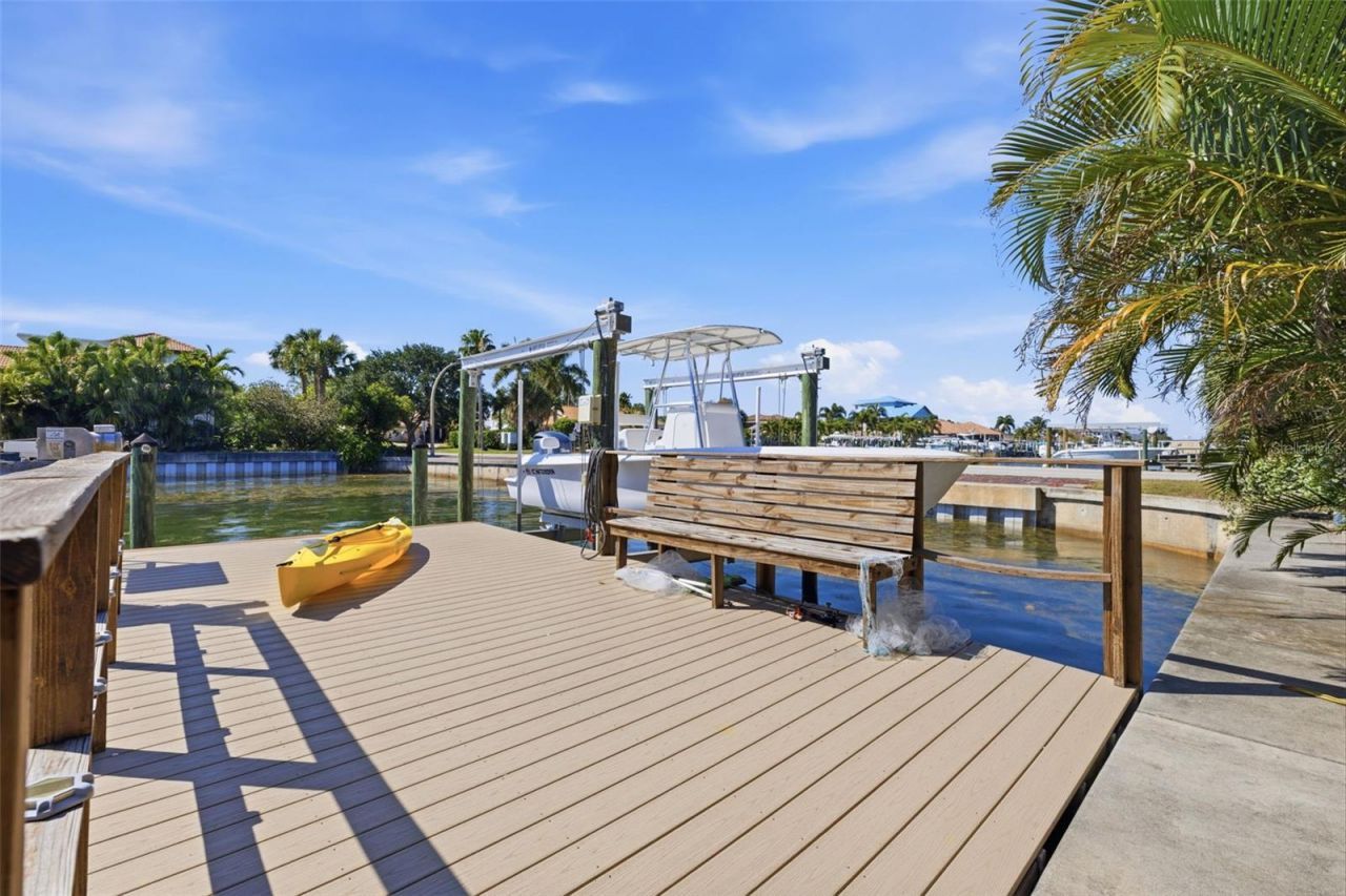 1997 Hawaii Avenue Ne, Saint Petersburg, FL 33703 Photo