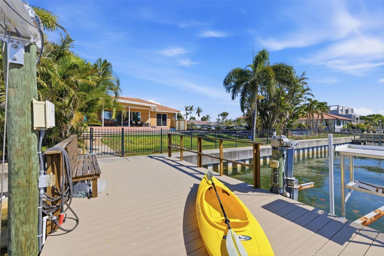 1997 Hawaii Avenue Ne, Saint Petersburg, FL 33703 Photo