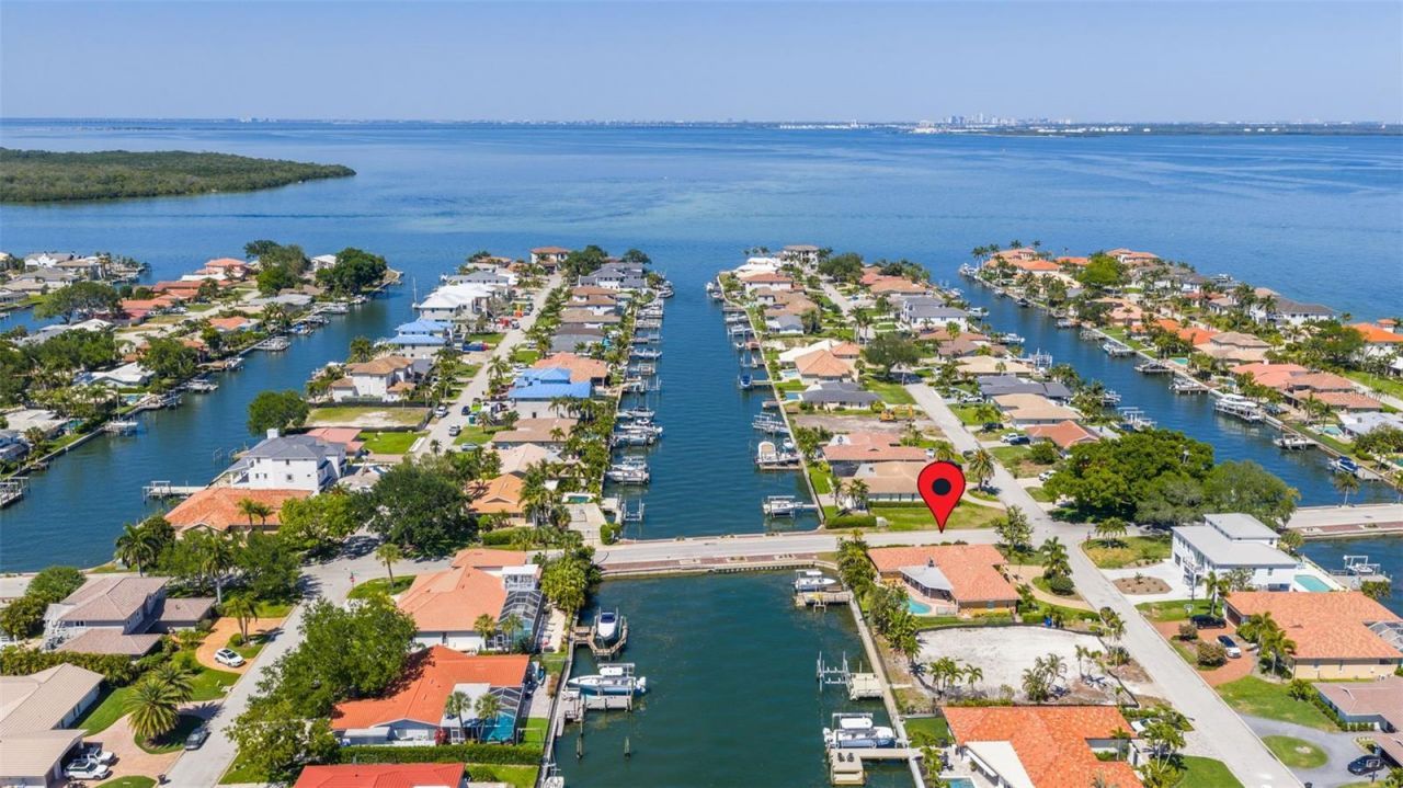 1997 Hawaii Avenue Ne, Saint Petersburg, FL 33703 Photo