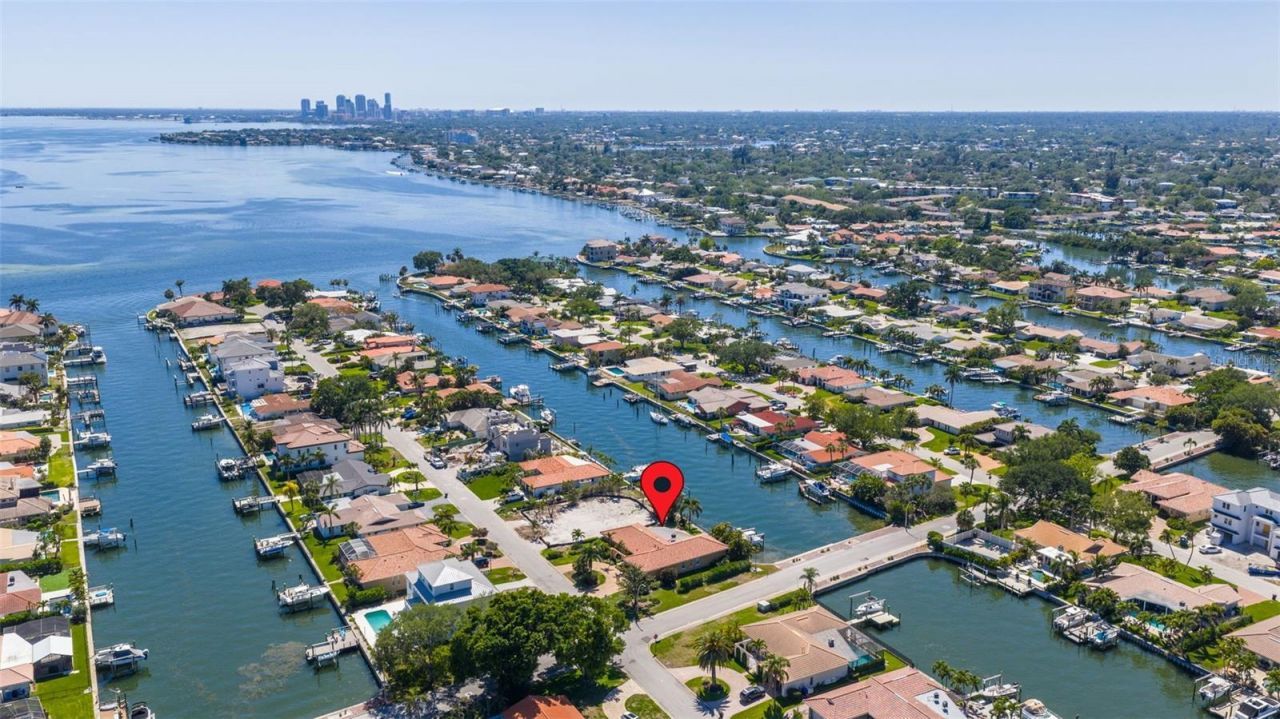 1997 Hawaii Avenue Ne, Saint Petersburg, FL 33703 Photo