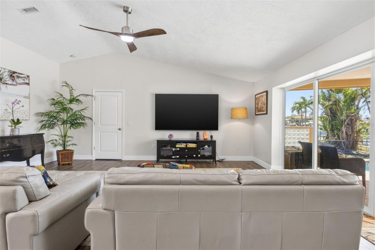 1997 Hawaii Avenue Ne, Saint Petersburg, FL 33703 Photo
