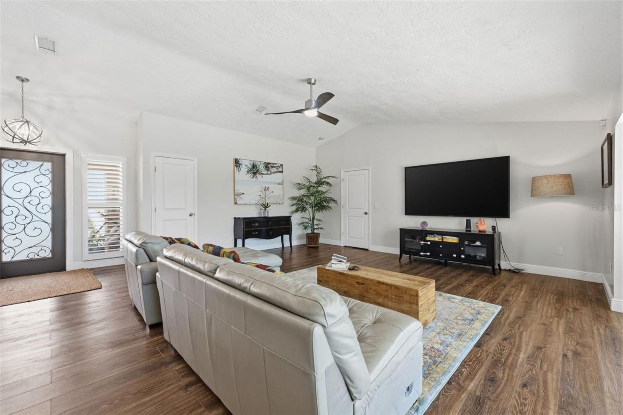 1997 Hawaii Avenue Ne, Saint Petersburg, FL 33703 Photo
