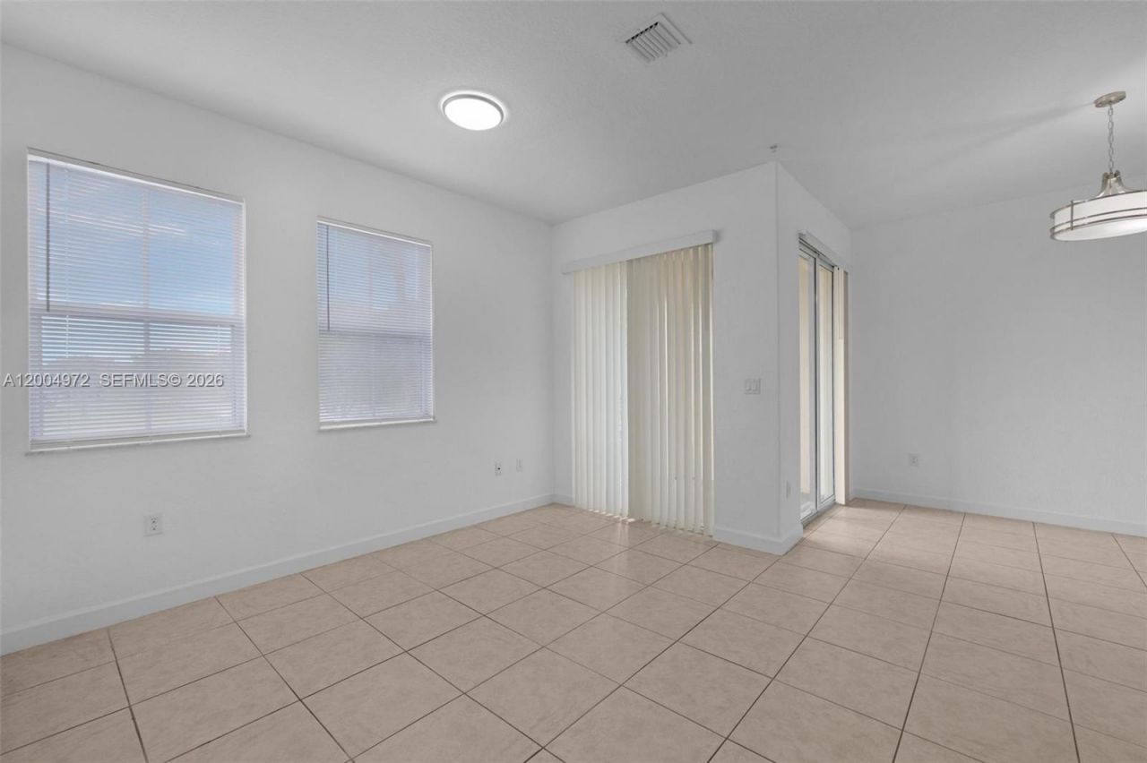 10012 NW 7th St , Unit 209, Miami, FL 33172 Photo