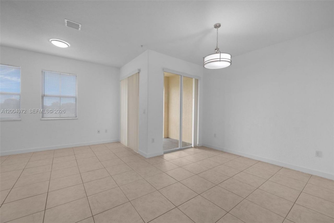 10012 NW 7th St , Unit 209, Miami, FL 33172 Photo