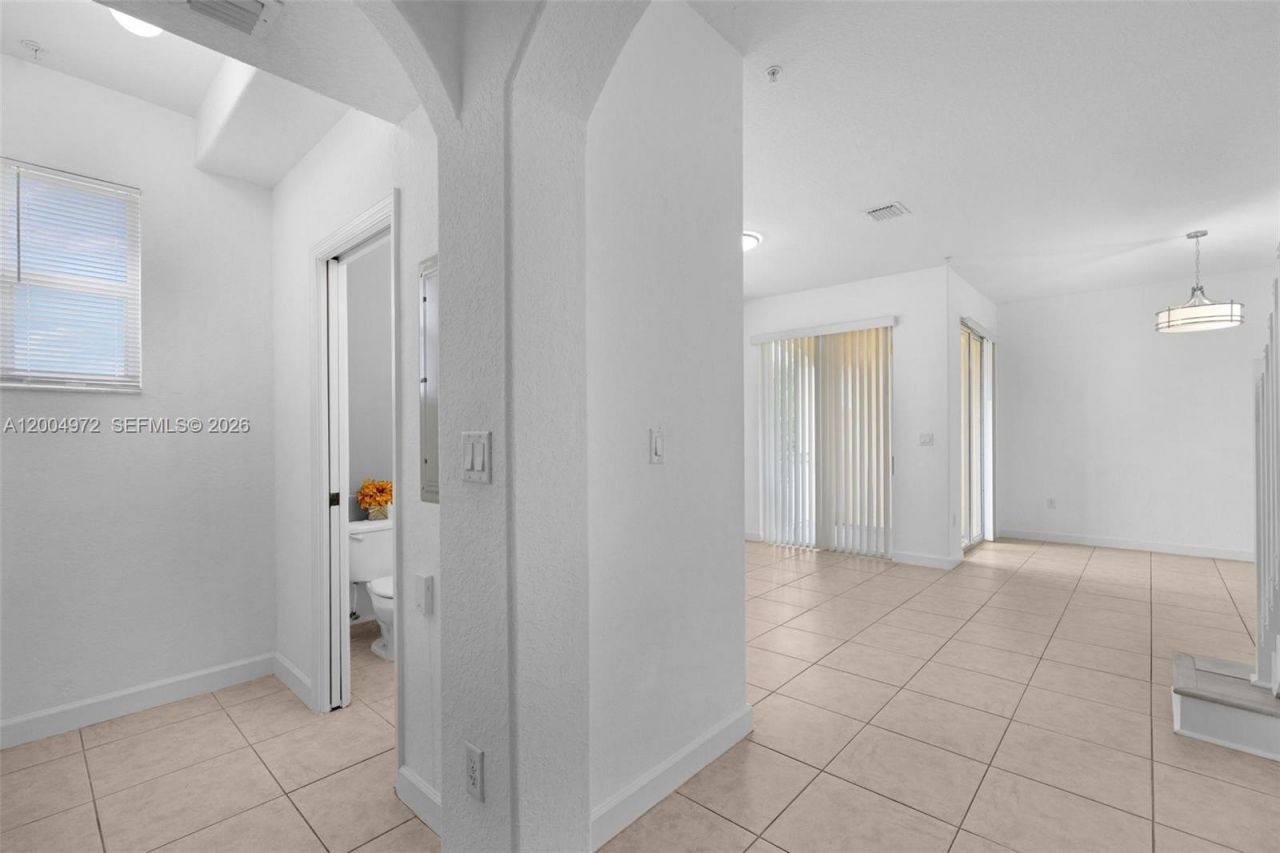 10012 NW 7th St, Unit 209, Miami, FL 33172 Photo