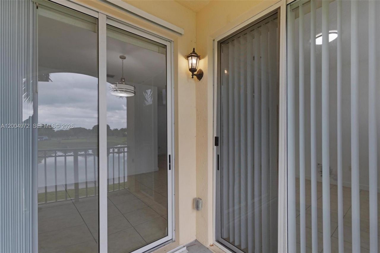 10012 NW 7th St, Unit 209, Miami, FL 33172 Photo