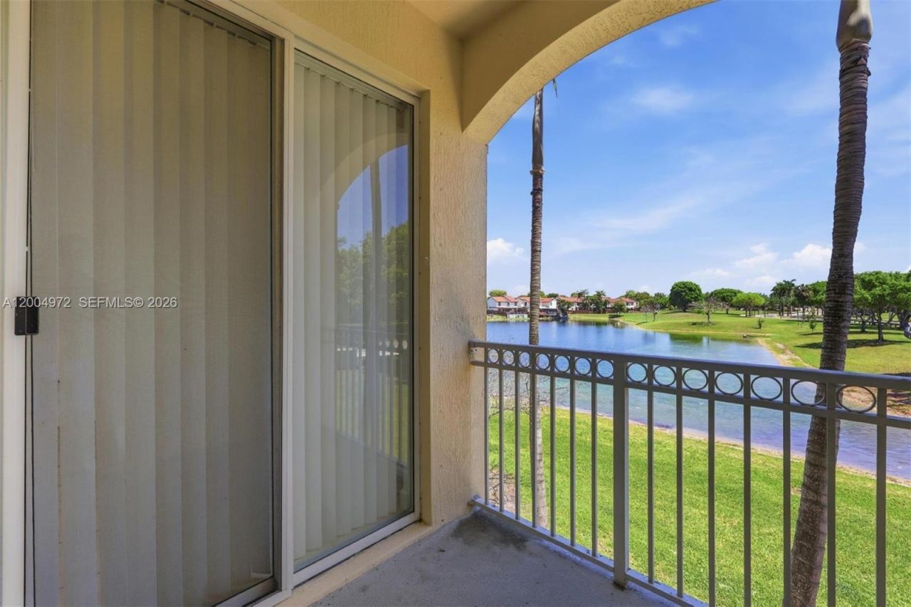 10012 NW 7th St, Unit 209, Miami, FL 33172 Photo