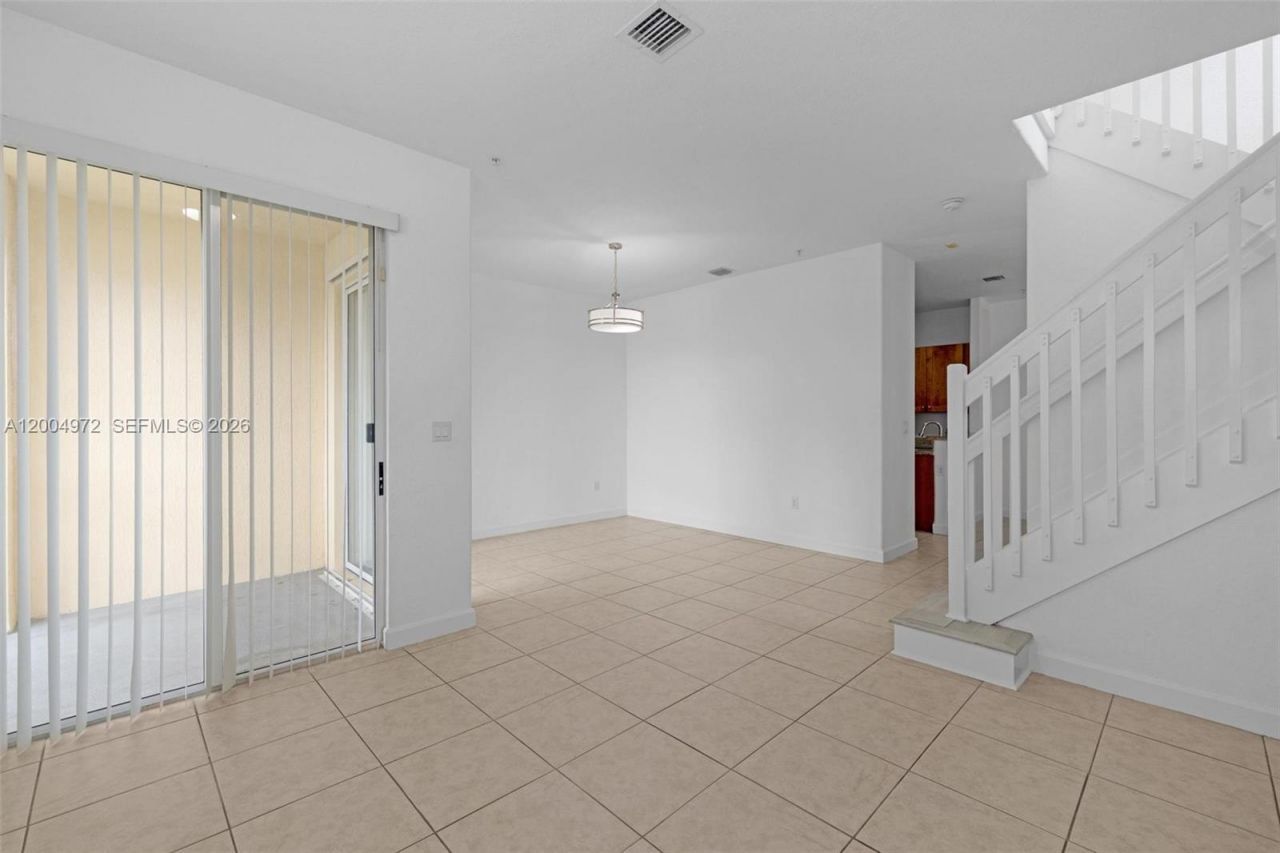 10012 NW 7th St , Unit 209, Miami, FL 33172 Photo