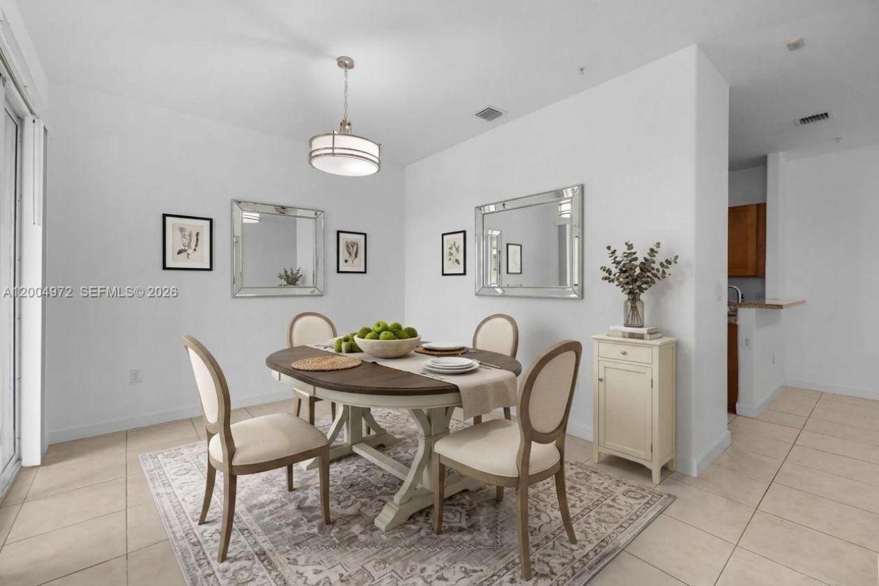 10012 NW 7th St , Unit 209, Miami, FL 33172 Photo