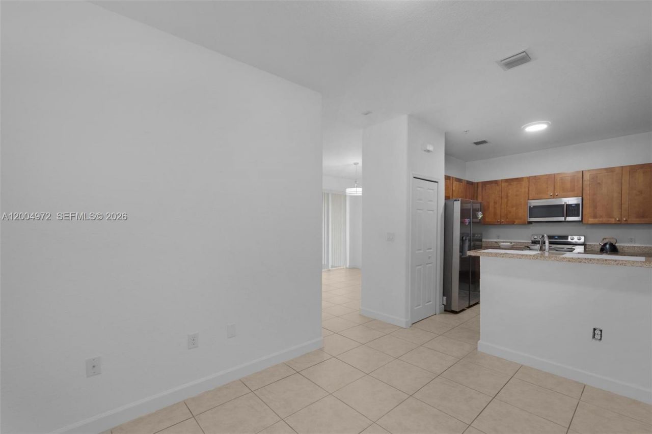 10012 NW 7th St , Unit 209, Miami, FL 33172 Photo