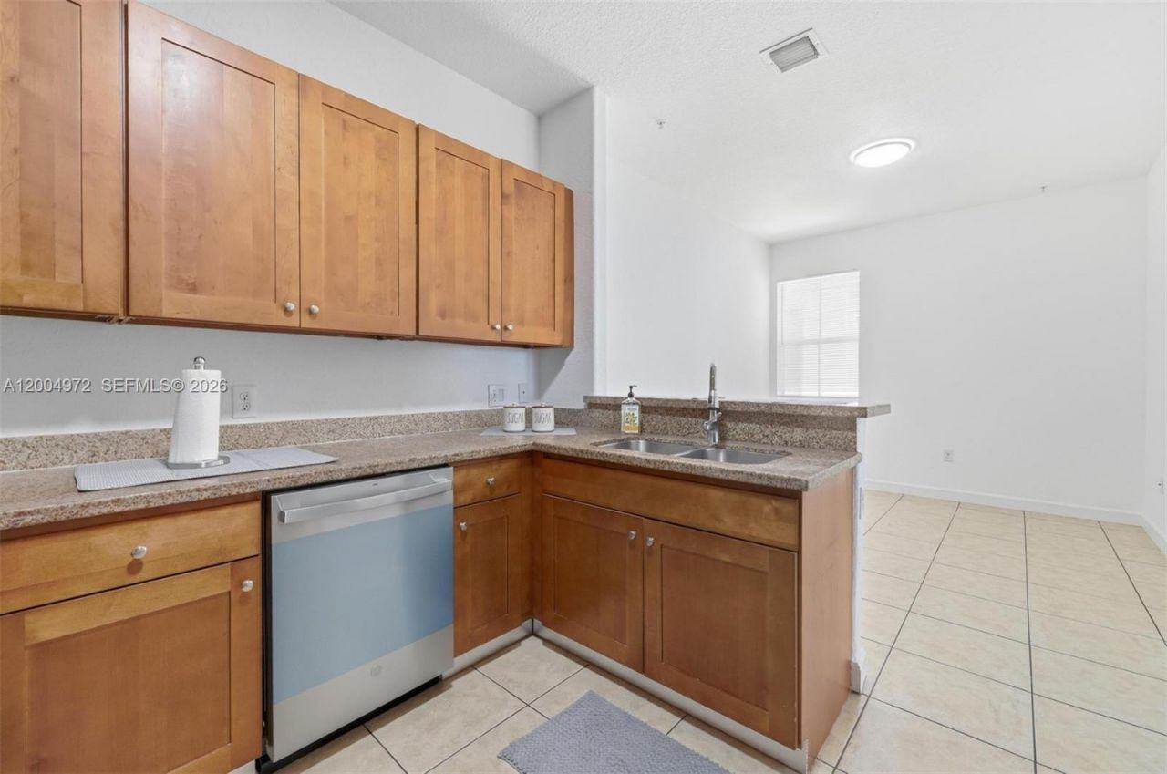 10012 NW 7th St, Unit 209, Miami, FL 33172 Photo