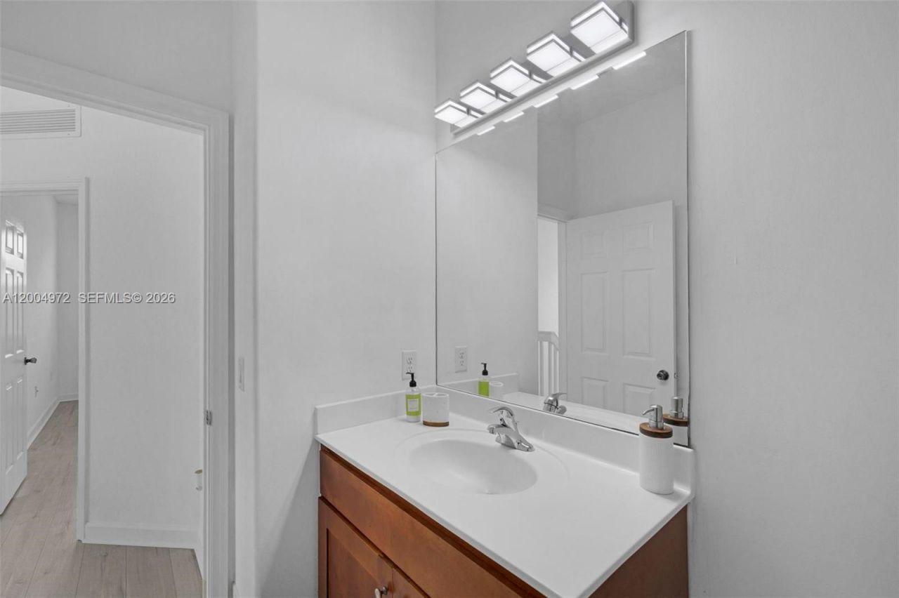 10012 NW 7th St , Unit 209, Miami, FL 33172 Photo