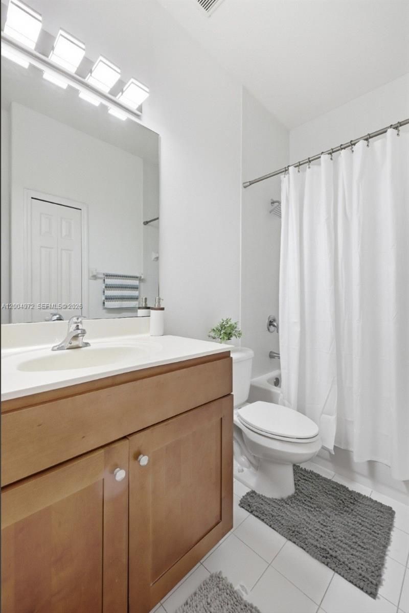 10012 NW 7th St, Unit 209, Miami, FL 33172 Photo