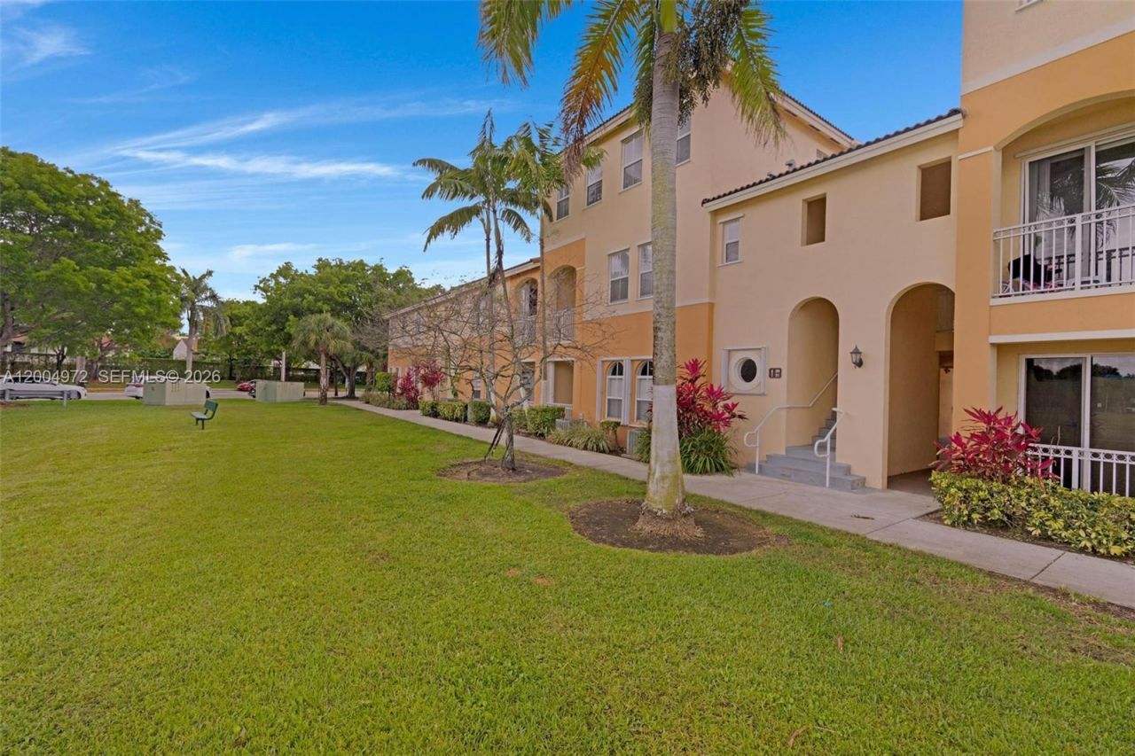 10012 NW 7th St, Unit 209, Miami, FL 33172 Photo