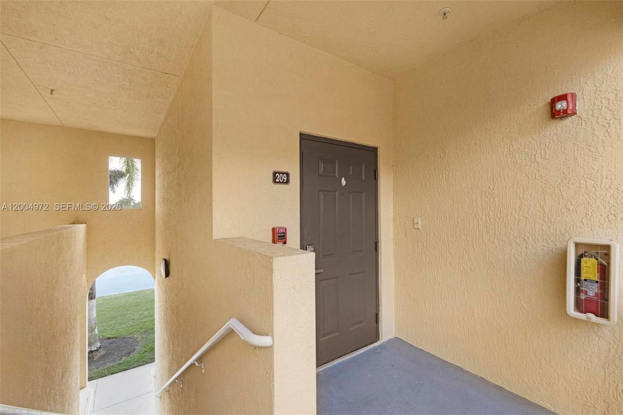 10012 NW 7th St, Unit 209, Miami, FL 33172 Photo