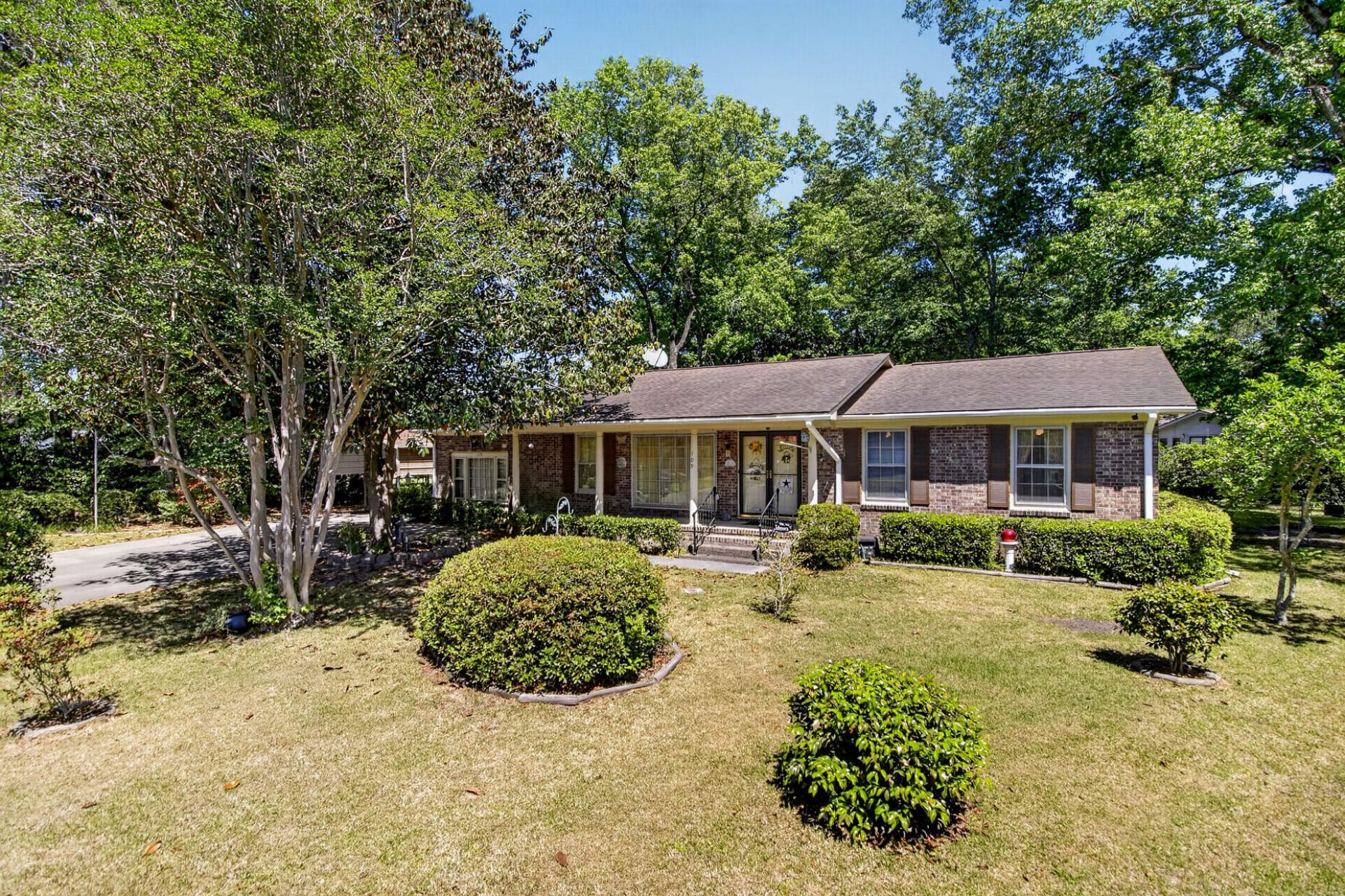 109 Two Wood Court Photo 38