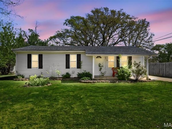 879 Twin Oak Drive , Hillsboro, MO 63050