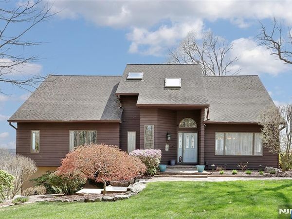 6 Copperas Ridge Road, Rockaway Township, NJ 07435