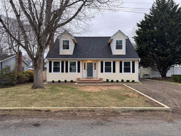 91 17th Street , Wading River, NY 11792