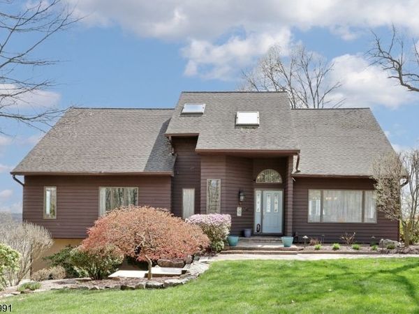 6 Copperas Ridge Rd, Rockaway, NJ 07866