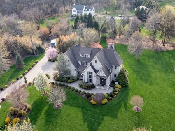 8 Mountain Top Dr, Liberty, NJ 07838