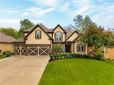 8829 N Glenwood Avenue, Kansas City, MO 64157