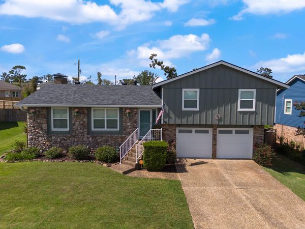 8 Walnut Valley Drive, Little Rock, AR 72211