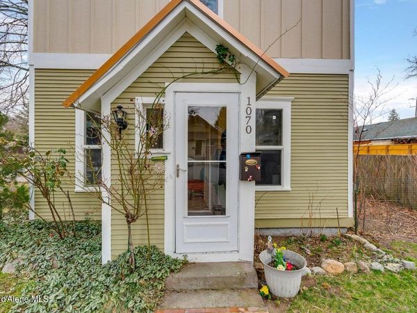 1070 N 1st ST , Coeur d'Alene, ID 83814