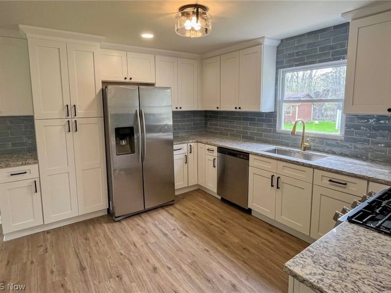 42009 Adelbert Street, Elyria, OH 44035 Photo 6