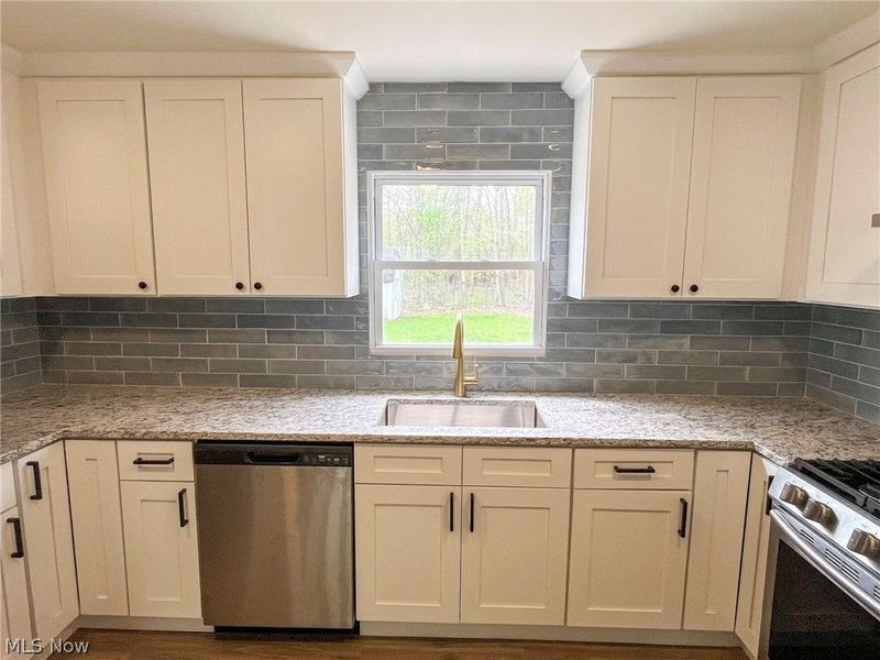 42009 Adelbert Street, Elyria, OH 44035 Photo 7